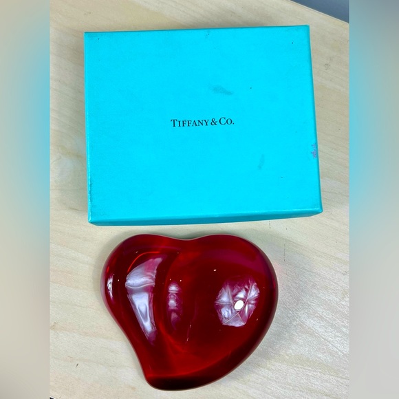 TIFFANY & CO. Vintage Red Crystal Paperweight - Picture 4 of 4